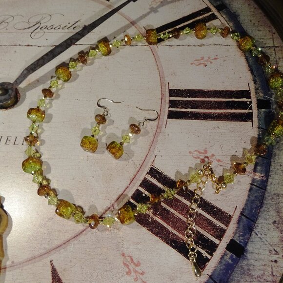 Hand-crafted necklace/earring set in citrus green and honey w/ Austrian crystals - Picture 5 of 8